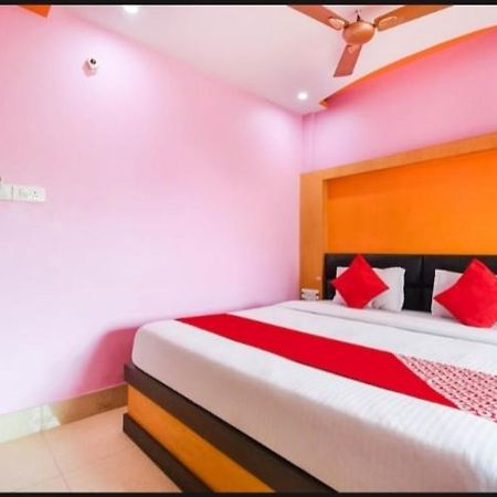 Hotel Galaxy Inn Колката Екстериор снимка
