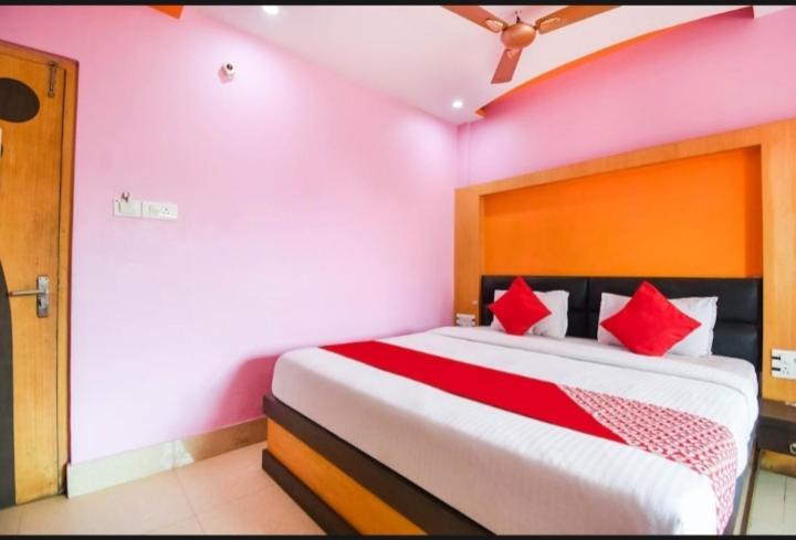 Hotel Galaxy Inn Колката Екстериор снимка