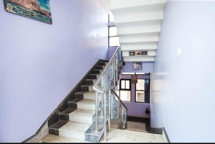 Hotel Galaxy Inn Колката Екстериор снимка