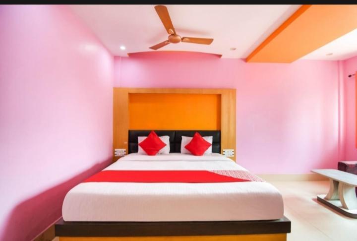 Hotel Galaxy Inn Колката Екстериор снимка